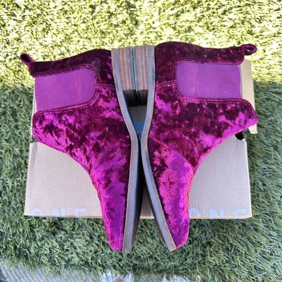 NIB Toms Crushed Velvet Ella Chelsea Boot Cherry Size 7 Whimsigoth - Picture 4 of 10